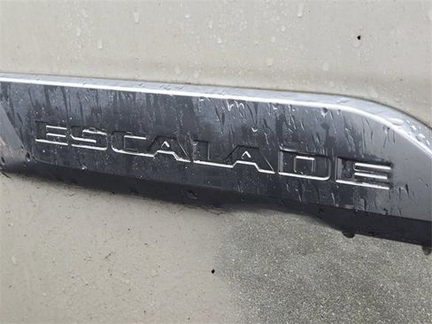 Used 2015 Cadillac Escalade Premium image 13