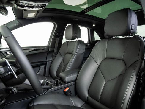 New 2026 Porsche Macan AWD/4WD image 5