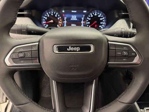 Used 2024 Jeep Compass Latitude AWD/4WD image 13