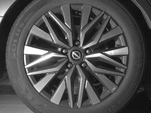 Used 2025 Nissan Altima 2.5 SV FWD image 15