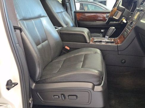 Used 2012 Lincoln Navigator 4WD image 3