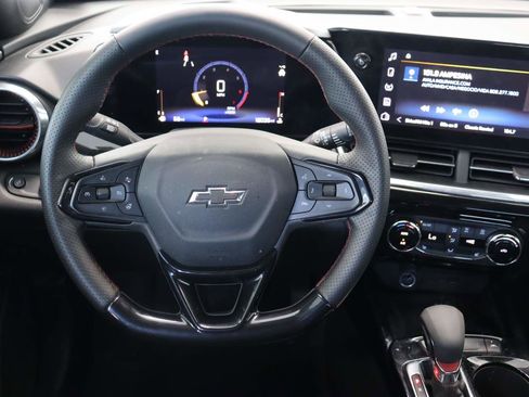 Used 2024 Chevrolet Trax RS w/ Sunroof Package FWD image 9