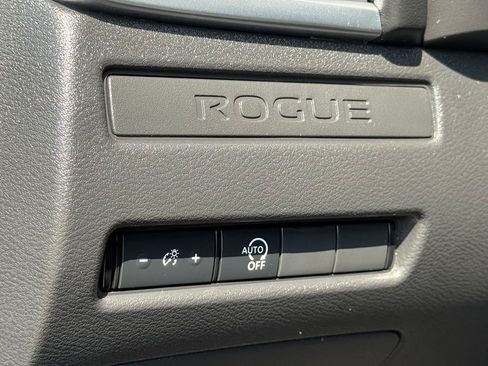 Used 2023 Nissan Rogue S FWD image 20