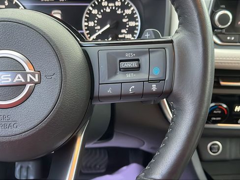 Used 2023 Nissan Rogue SV w/ SV Premium Package image 15