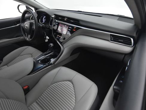 Used 2018 Toyota Camry SE FWD image 29