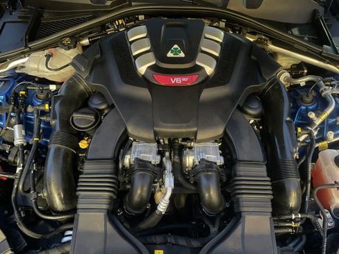 Used 2018 Alfa Romeo Giulia Quadrifoglio image 18