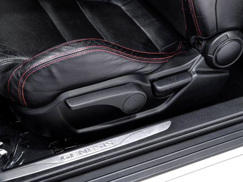 Used 2016 Hyundai Genesis Coupe 3.8 image 39