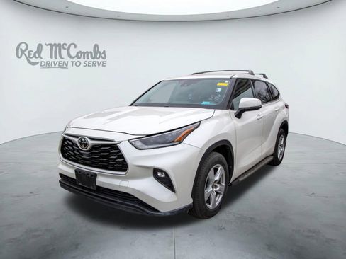 Used 2021 Toyota Highlander LE image 1