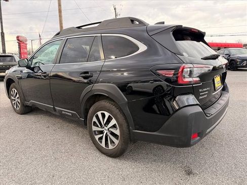 Used 2025 Subaru Outback Premium image 3