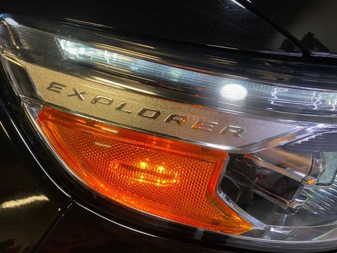 Used 2023 Ford Explorer XLT image 40