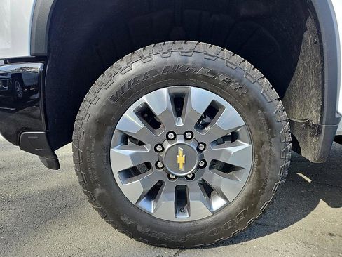 New 2026 Chevrolet Silverado 2500 Custom image 9