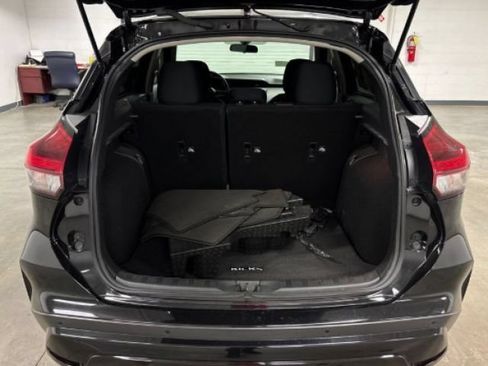 Used 2023 Nissan Kicks SV FWD image 3