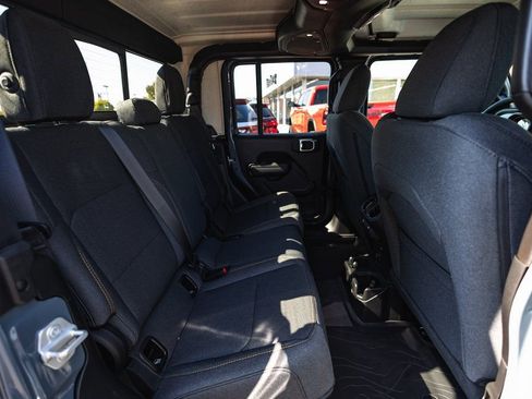 New 2025 Jeep Gladiator Willys image 33