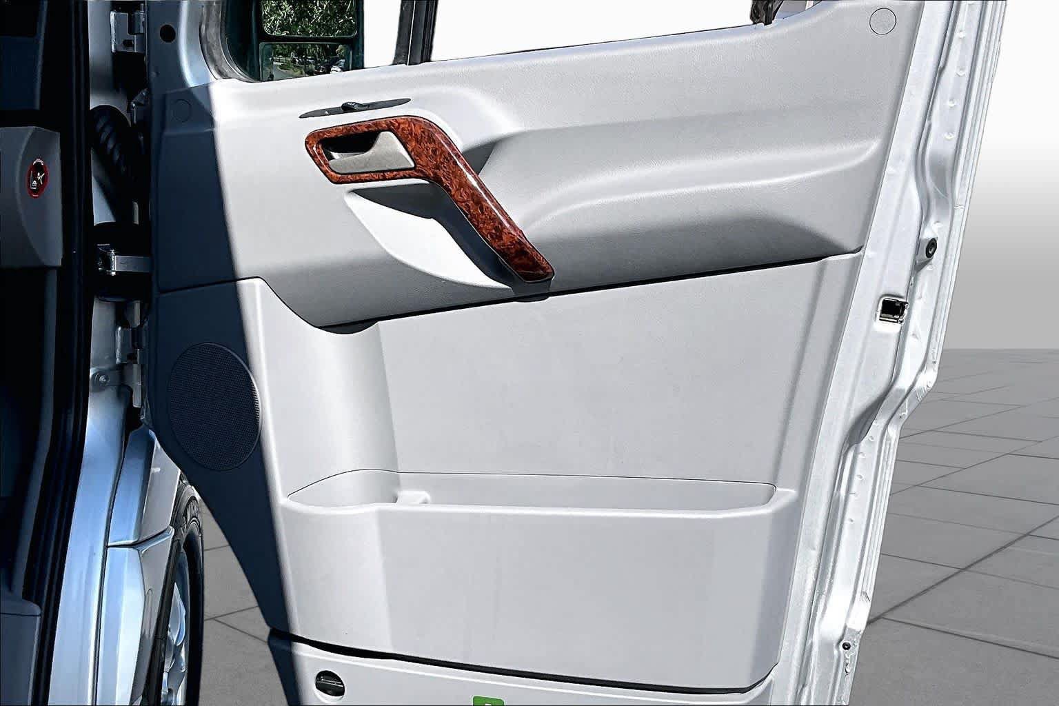 Used 2018 Mercedes-Benz Sprinter 2500 image 22