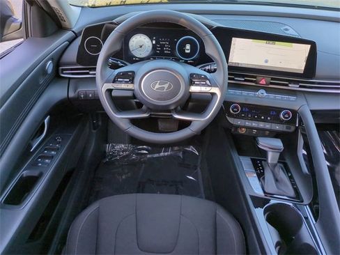Used 2024 Hyundai Elantra SEL w/ Convenience Package image 13