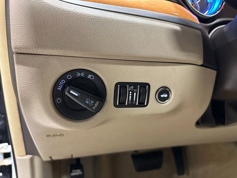 Used 2013 Chrysler 300 C w/ Light Group image 30