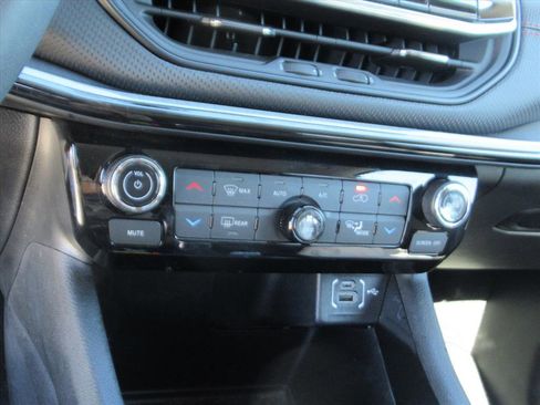 Used 2022 Jeep Compass Trailhawk image 26