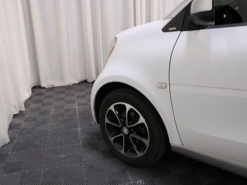 Used 2016 smart fortwo passion image 28