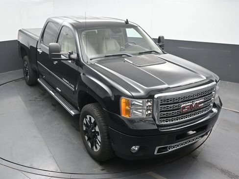 Used 2011 GMC Sierra 2500 Denali w/ Suspension Package, Off-Road AWD/4WD image 23