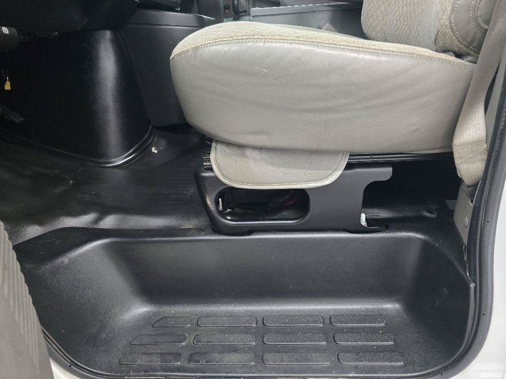 Used 2020 Chevrolet Express 2500 w/ Driver Convenience Package RWD image 8