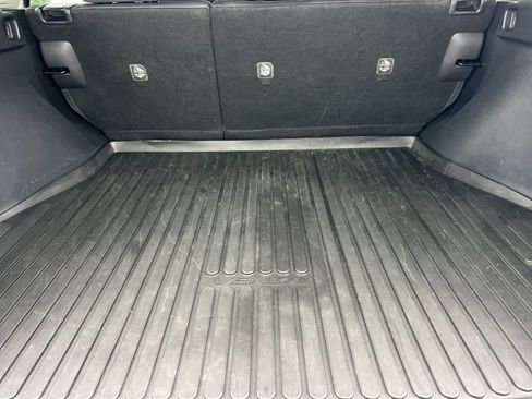 Used 2022 Toyota Venza LE image 16