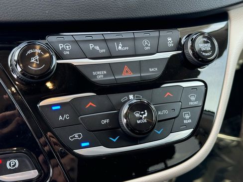 Used 2017 Chrysler Pacifica Touring-L Plus image 30