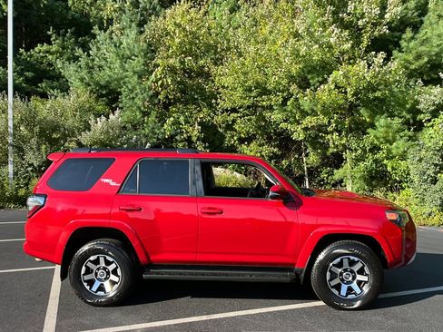 Used 2024 Toyota 4Runner TRD Off-Road Premium image 6