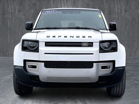 Used 2023 Land Rover Defender 110 SE image 2