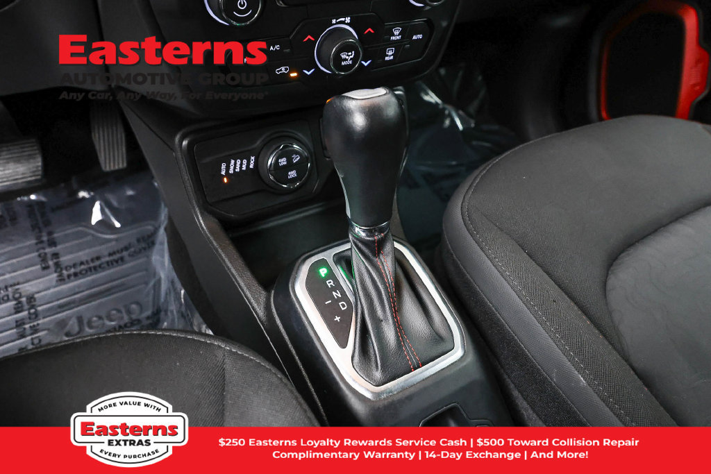 Used 2023 Jeep Renegade Trailhawk AWD/4WD image 13