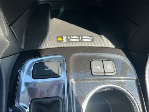 Used 2024 Chevrolet Equinox Premier AWD/4WD image 32