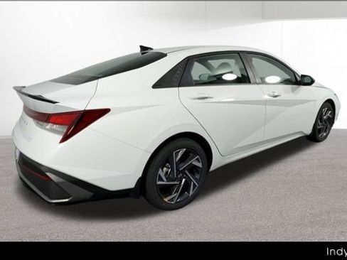 Certified 2025 Hyundai Elantra Sport FWD image 9