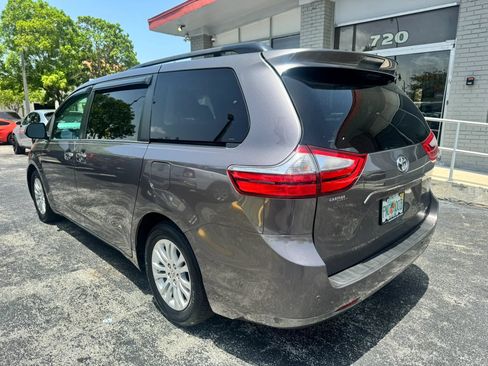 Used 2015 Toyota Sienna XLE w/ XLE Navigation Package FWD image 6