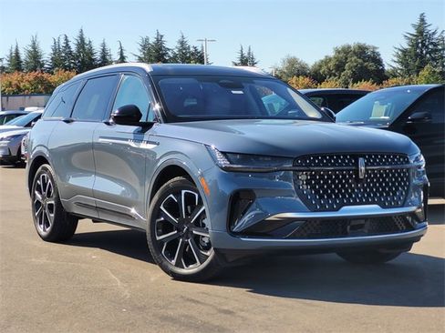 New 2026 Lincoln Nautilus Reserve image 1