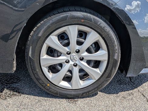 Used 2021 Toyota Corolla LE image 13