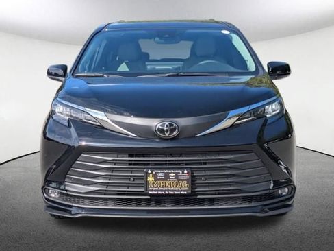 New 2026 Toyota Sienna XLE AWD/4WD image 10