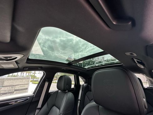 Used 2026 Porsche Macan AWD/4WD image 25