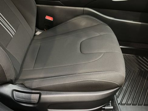 Certified 2025 Hyundai Elantra Sport FWD image 18