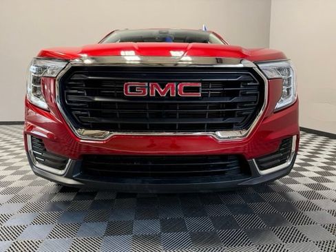 Used 2023 GMC Terrain SLE w/ Driver Convenience Package FWD image 3