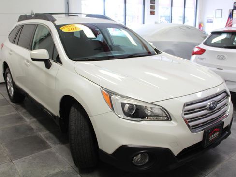 Used 2017 Subaru Outback 2.5i Premium image 3