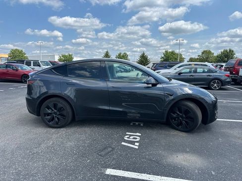 Used 2025 Tesla Model Y Long Range AWD/4WD image 13