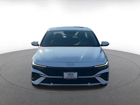 Used 2025 Hyundai Elantra Limited image 4