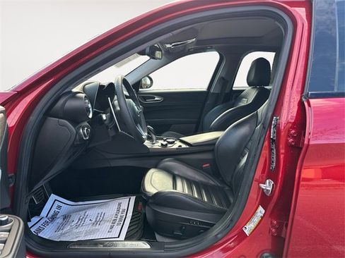 Used 2017 Alfa Romeo Giulia Ti w/ TI 19" Sport Package image 9