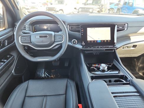 Used 2023 Jeep Wagoneer Series II image 11