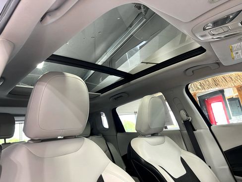 Used 2018 Jeep Compass Latitude w/ Popular Equipment Group image 17