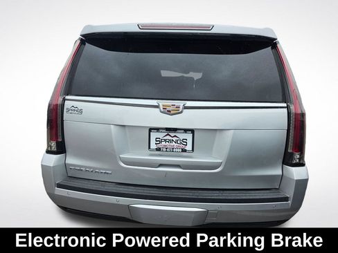 Used 2018 Cadillac Escalade Premium Luxury AWD/4WD image 7