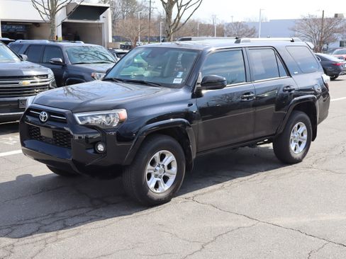 Used 2022 Toyota 4Runner SR5 image 5