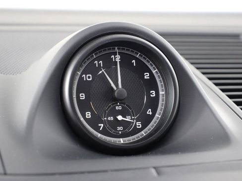 New 2026 Porsche Macan image 16