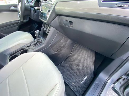 Used 2020 Volkswagen Tiguan SEL image 39