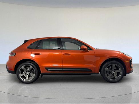 Certified 2025 Porsche Macan image 9