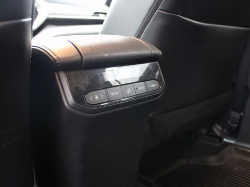 Used 2021 Toyota Highlander XLE image 21